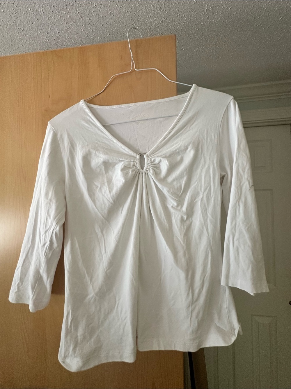 Soft surroundings Women’s White V-Neck Ring w Crystal detail stretch